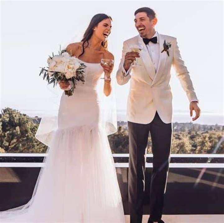 Addison Schultz Wedding, Net Worth, Age And Instagram Of Howard Schultz