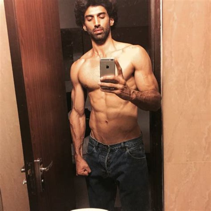 Aditya Roy Kapur Height, Weight, Age, Girlfriends, Biography, Movies