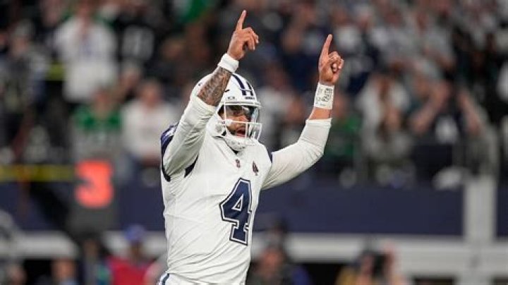 Dak Prescott's Girlfriend Releases Adorable Baby Bump Pictures