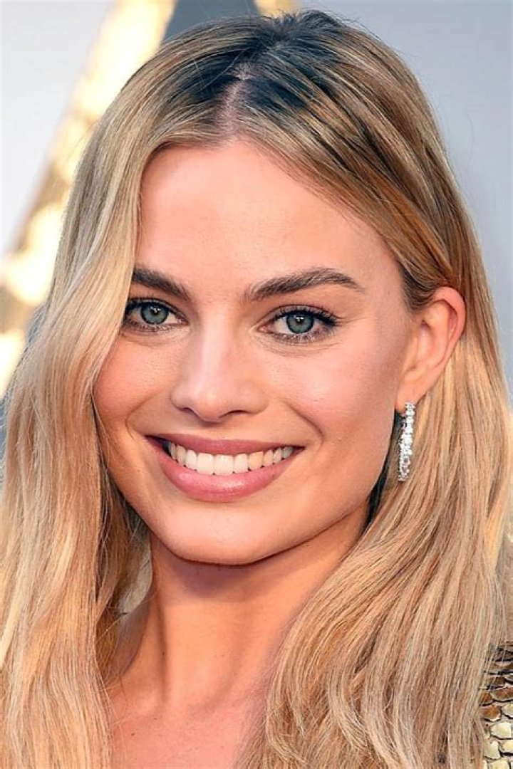 Margot Robbie's Mother: Uncovering The Hidden Force Behind The Star