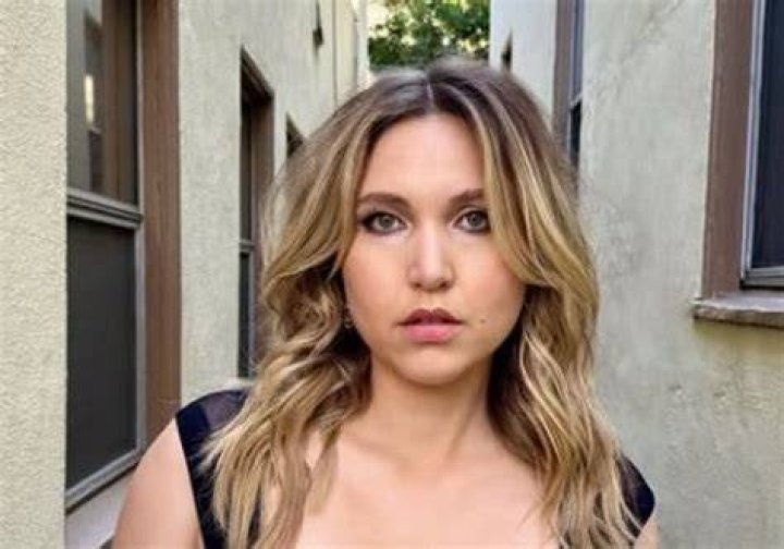 Taylor Tomlinson's Height: Unlocking Hidden Insights And Surprises
